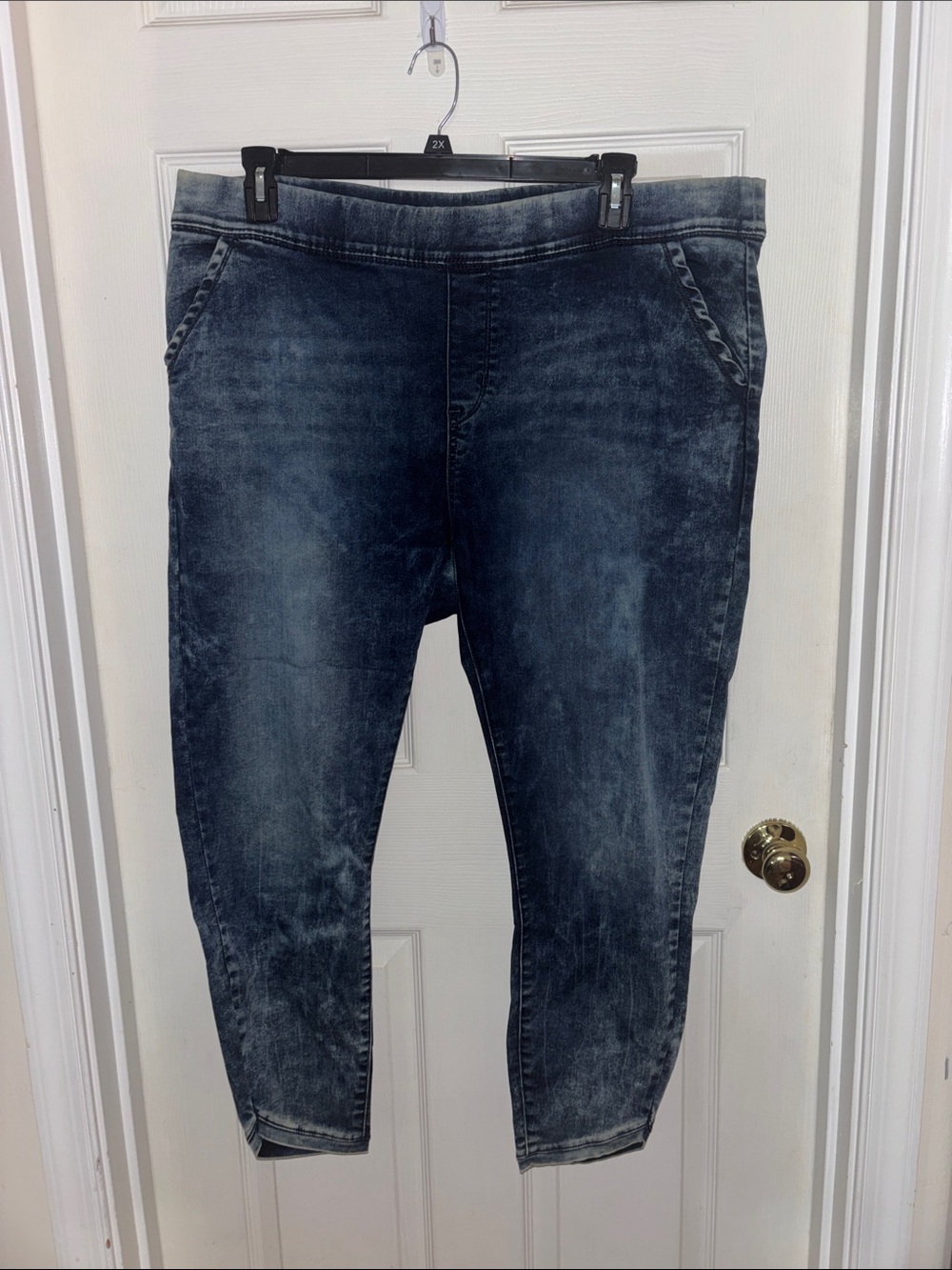 Signature Levi Strauss Modern Ankle Acid Washed Pull-On Jegging!
